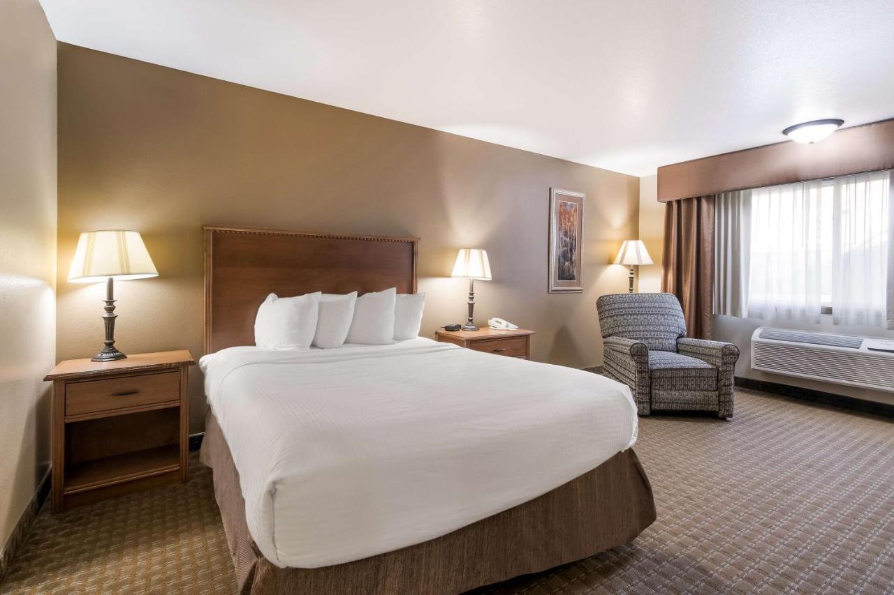 King Suite with Kitchenette - Non-Smoking