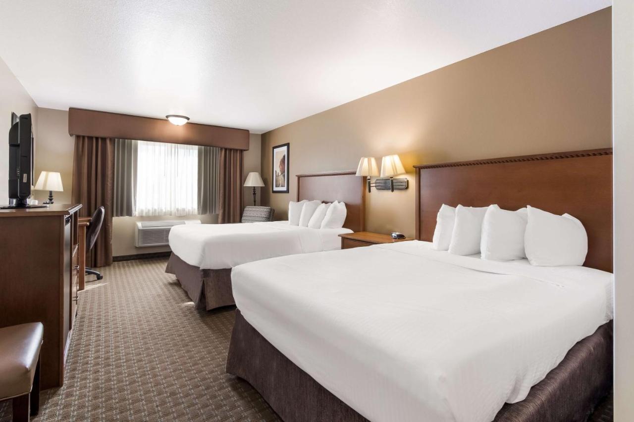 Queen Suite with Two Queen Beds - Non-Smoking